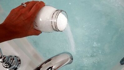 Bir üye üyesi için soda ile banyo